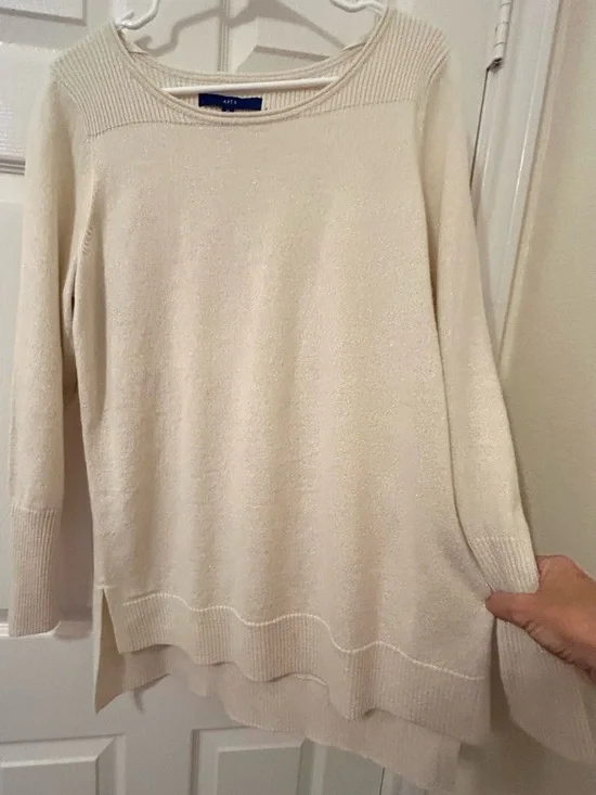 Lightweight Sweater Apt. 9 tunic sweater with a rib-knit crew neck. - Picture 9 of 9